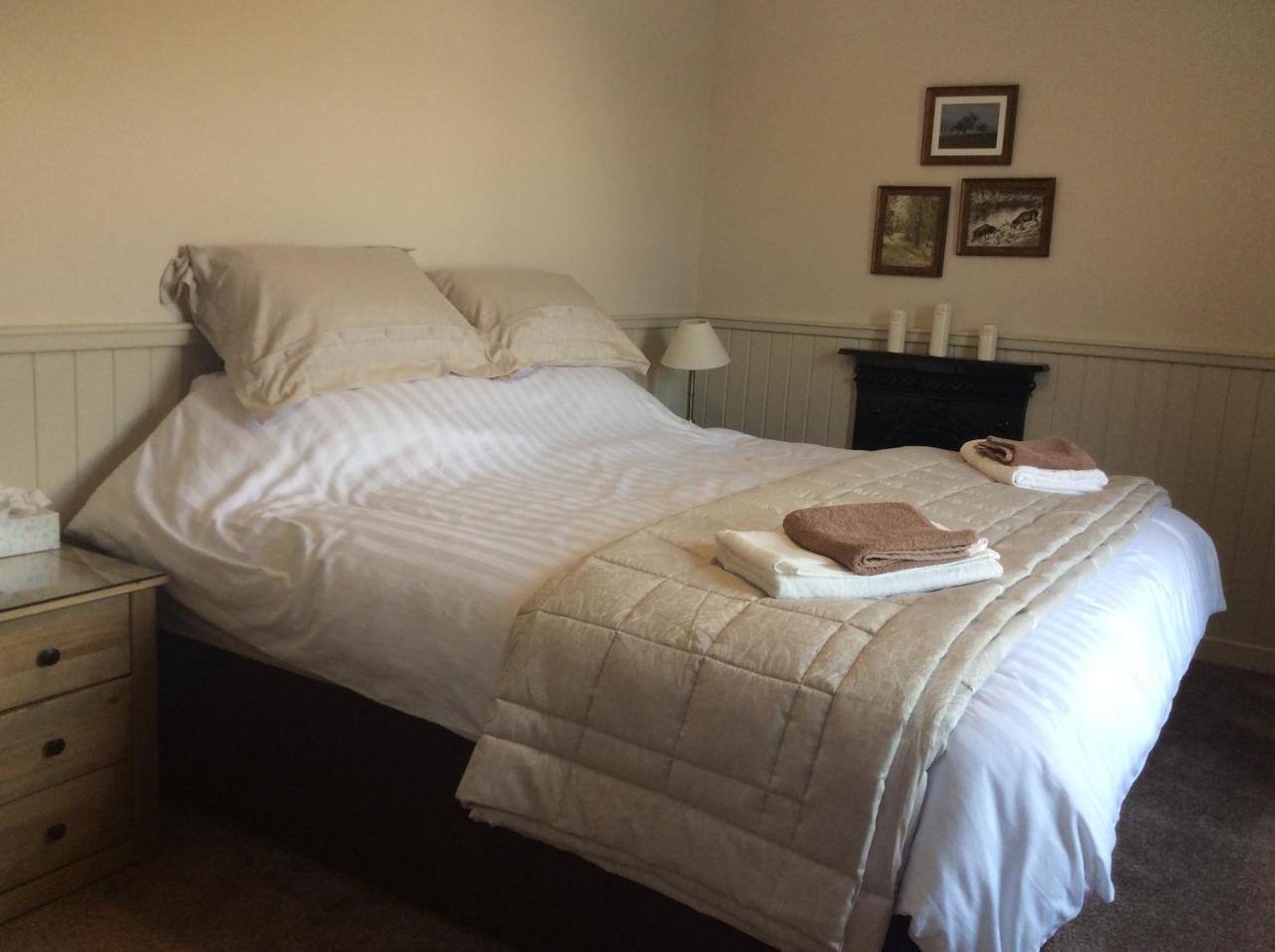 Crown And Anchor Bed and Breakfast Dundrennan Eksteriør billede