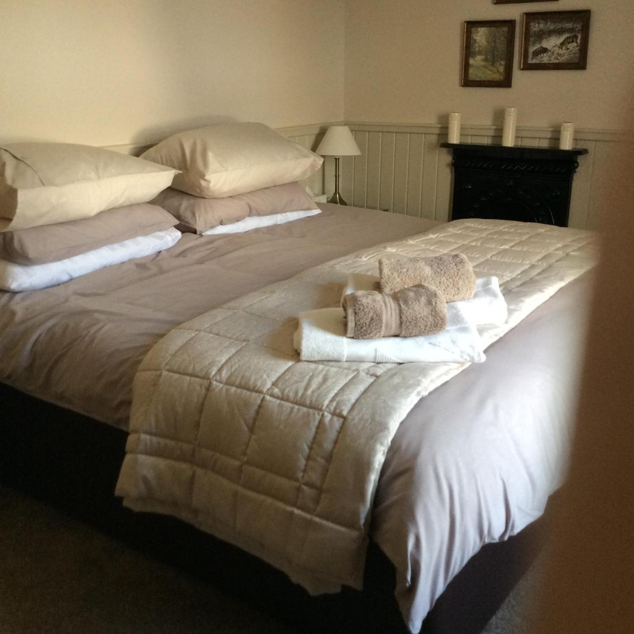 Crown And Anchor Bed and Breakfast Dundrennan Eksteriør billede