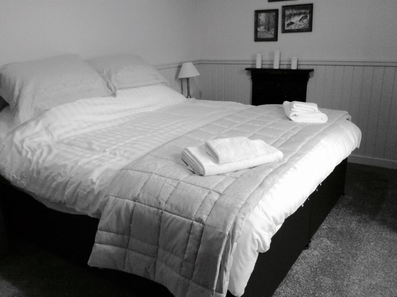 Crown And Anchor Bed and Breakfast Dundrennan Eksteriør billede